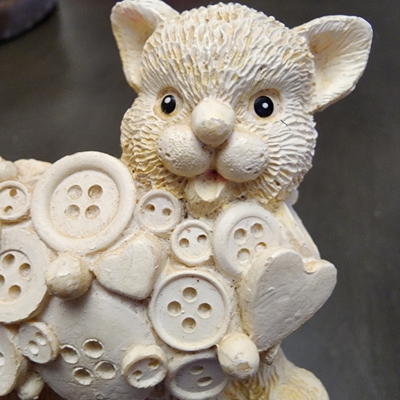 Button Carved Cat Resin Figure - Picture 6 of 6